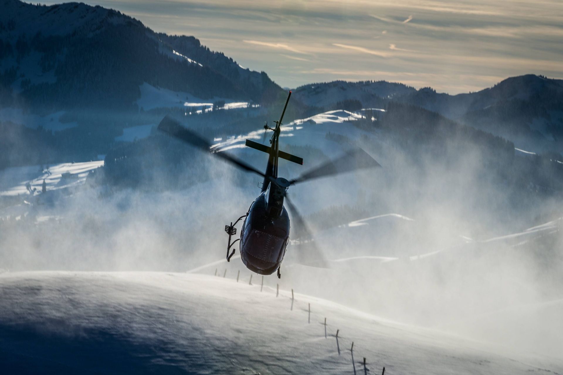 Helikopter im Schwebeflug